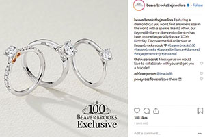 Solitairering engagement ring selfie