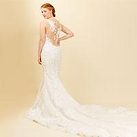 Bride in sustainable dress from Rosa Clara Oboe Bride in sustainable dress from Rosa Clara Oboe