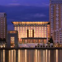 Canary Riverside Plaza is East London's premier wedding destination Canary Riverside Plaza